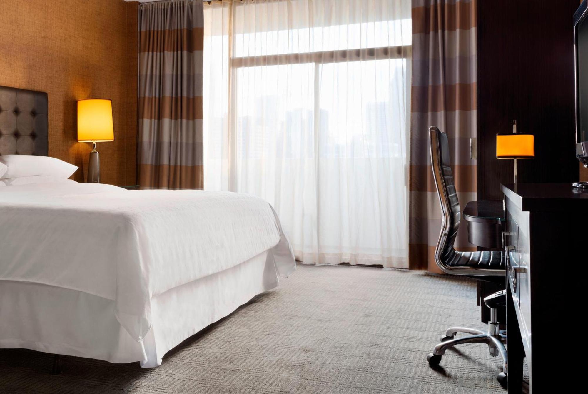 Sheraton Charlotte Hotel Exterior foto